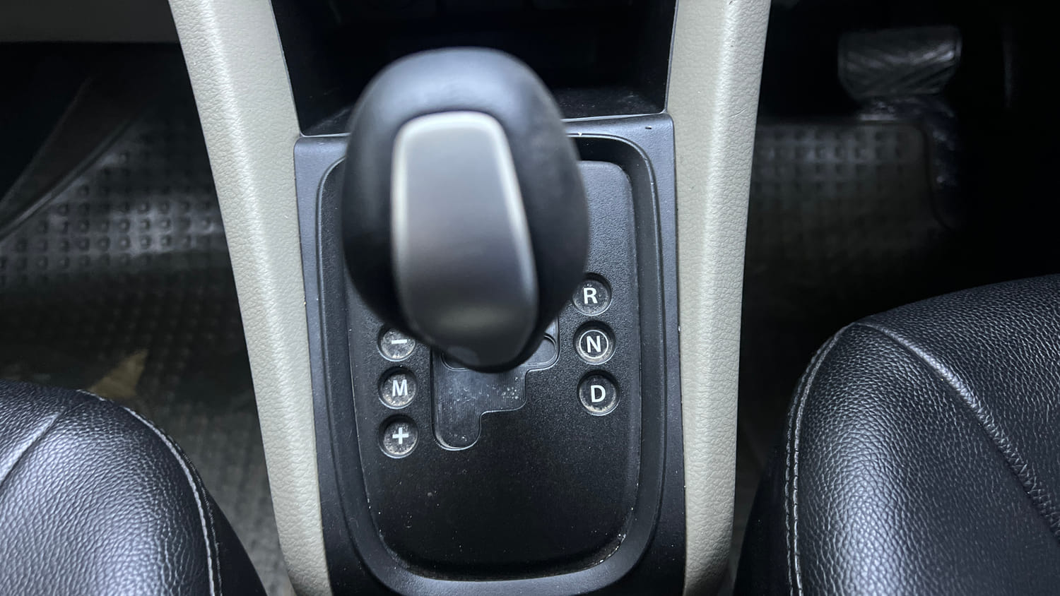 Used 2017 Maruti Suzuki Celerio VXi AMT Petrol Automatic interior GEAR  KNOB VIEW