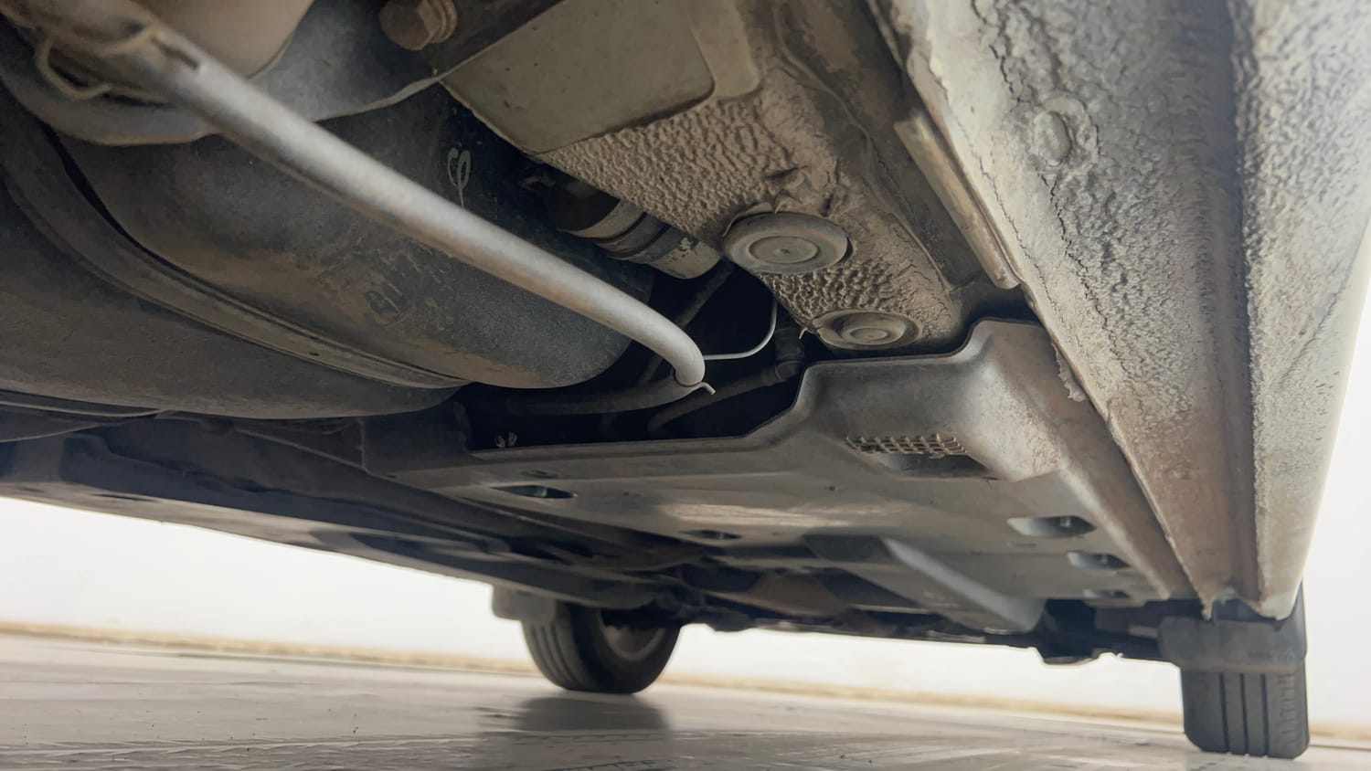 Used 2013 Volkswagen Vento Highline Petrol Petrol Manual extra REAR RIGHT UNDERBODY VIEW
