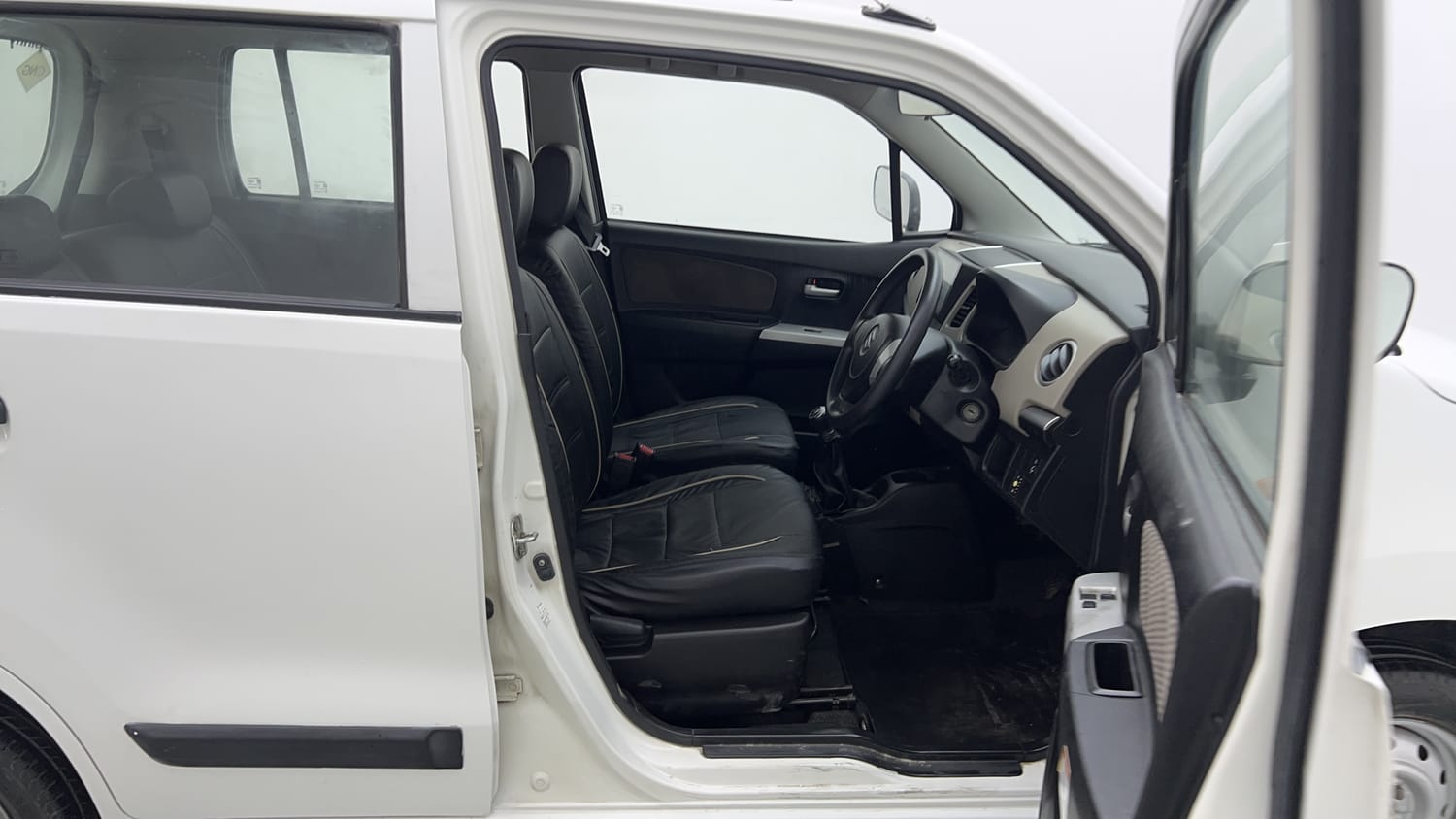 Used 2013 Maruti Suzuki Wagon R 1.0 LXi CNG Cng Manual interior RIGHT SIDE FRONT DOOR CABIN VIEW