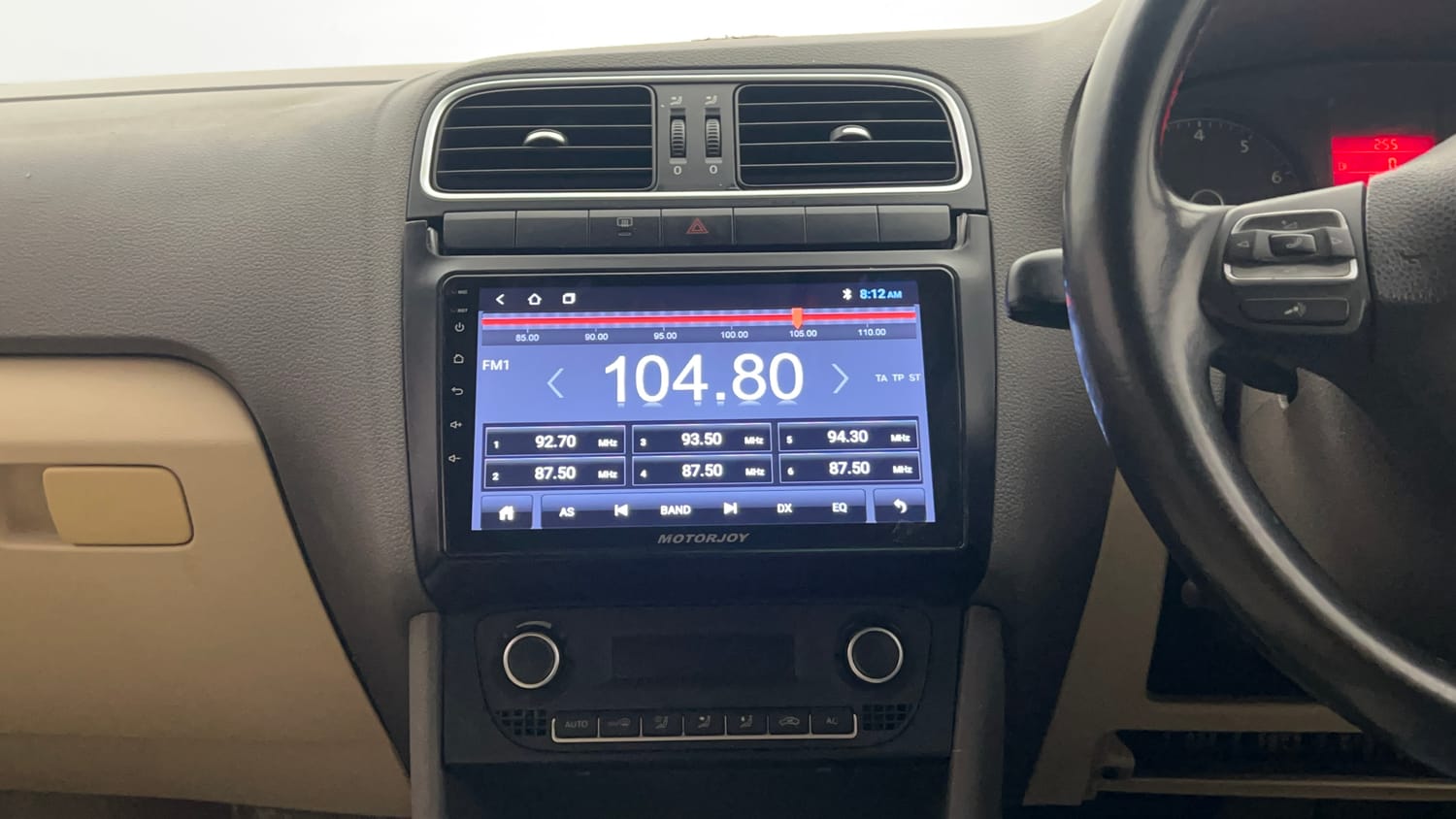Used 2013 Volkswagen Vento Highline Petrol Petrol Manual top_features Integrated (in-dash) music system