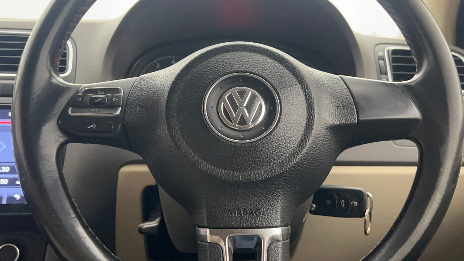 Used 2013 Volkswagen Vento Highline Petrol Petrol Manual top_features Steering mounted controls