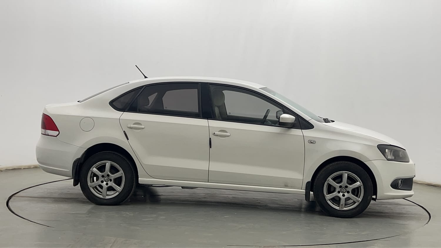 Used 2013 Volkswagen Vento Highline Petrol Petrol Manual exterior RIGHT SIDE VIEW