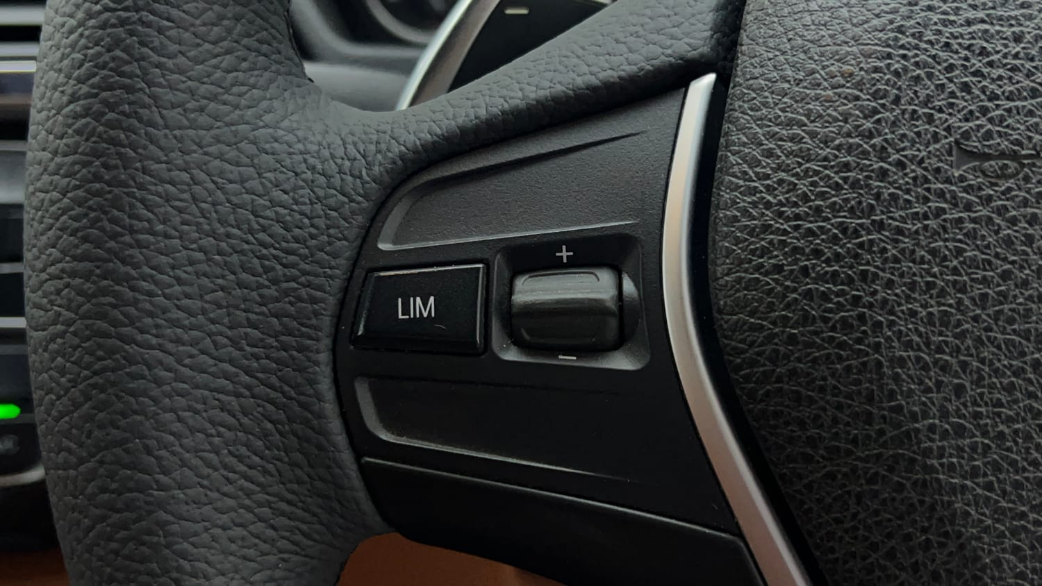 2016 BMW 3 Series 320i Luxury Line-45