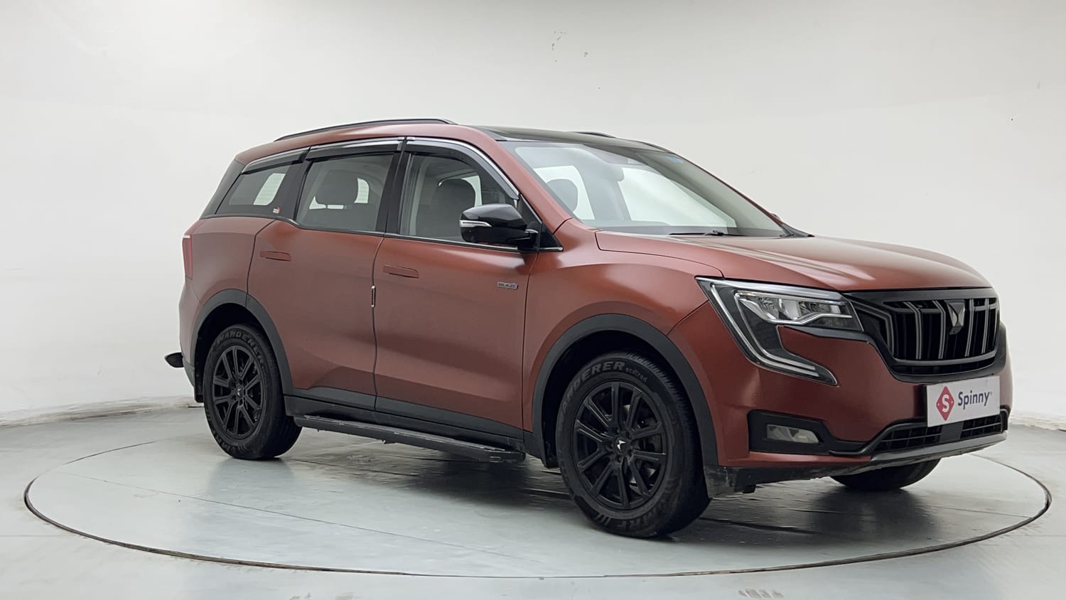 2024 Mahindra XUV700 AX7 Luxury Pack Petrol AT 7 STR Dual Tone-6