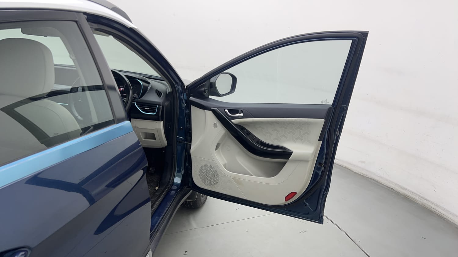 2022 Tata Nexon EV XZ Plus LUX-19