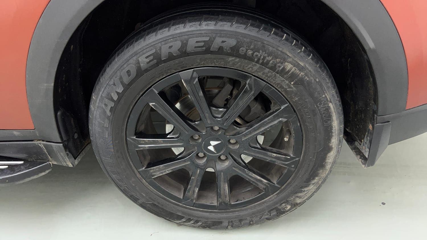 2024 Mahindra XUV700 AX7 Luxury Pack Petrol AT 7 STR Dual Tone-36