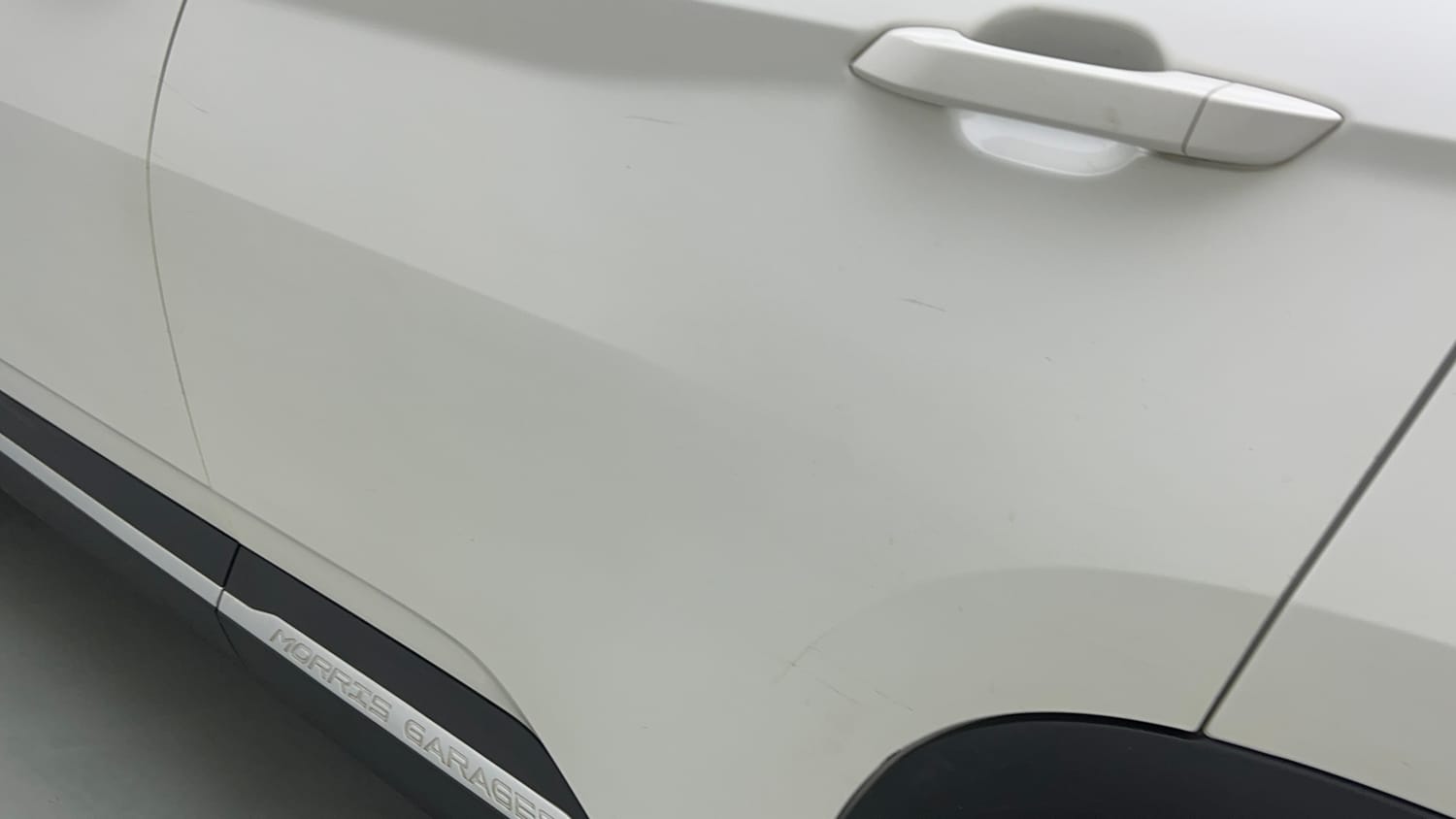 Used 2022 MG Motors Hector Plus Super 1.5 Petrol Turbo Hybrid MT 7-STR Hybrid Manual dents MINOR SCRATCH