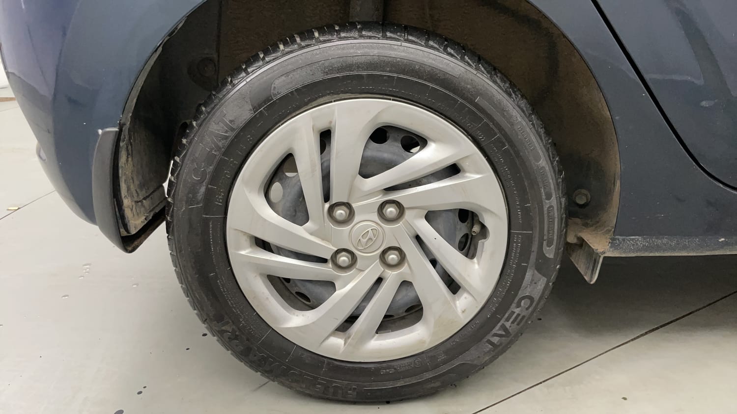Used 2022 Hyundai Grand i10 Nios Magna 1.2 Kappa VTVT Petrol Manual tyres RIGHT REAR TYRE RIM VIEW