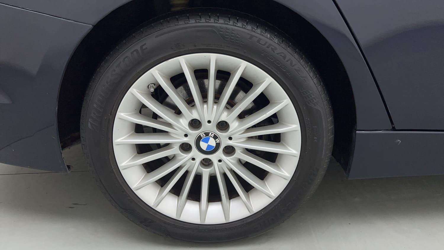 2016 BMW 3 Series 320i Luxury Line-33