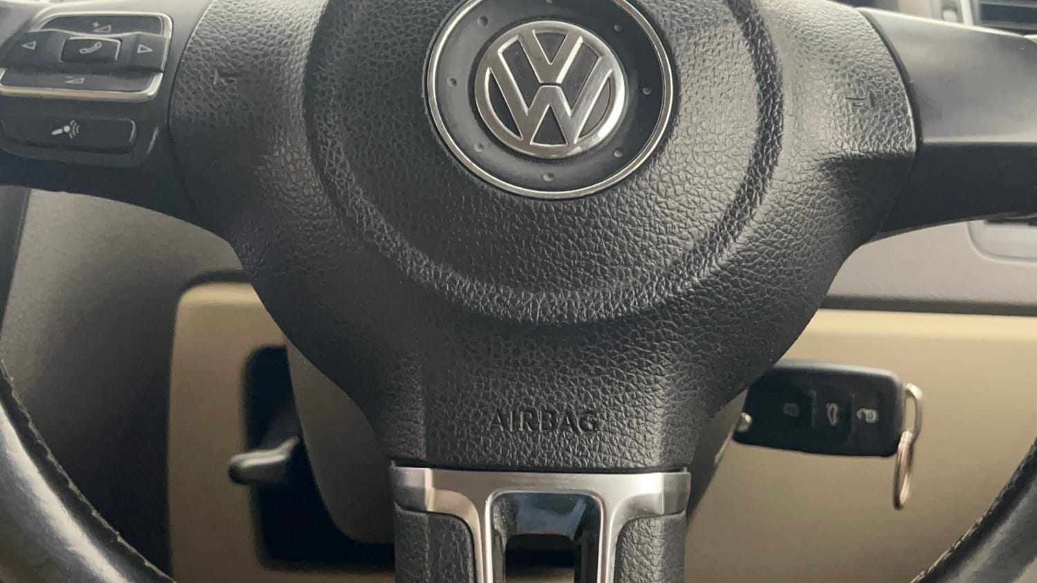 Used 2013 Volkswagen Vento Highline Petrol Petrol Manual top_features Airbags