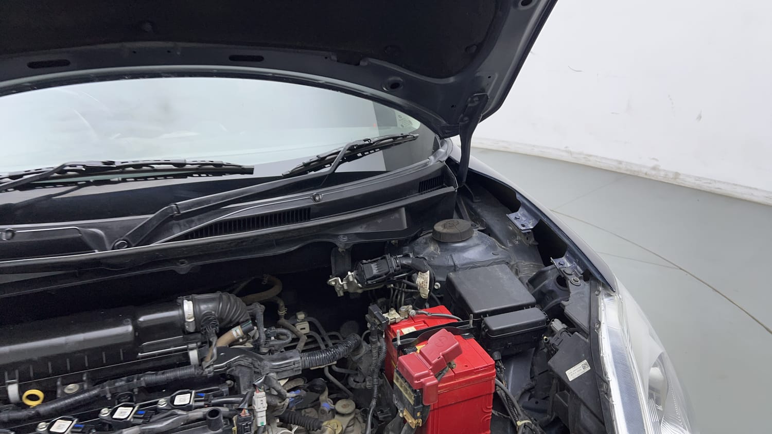 Used 2021 Maruti Suzuki Swift LXi Petrol Manual engine ENGINE LEFT SIDE HINGE & APRON VIEW