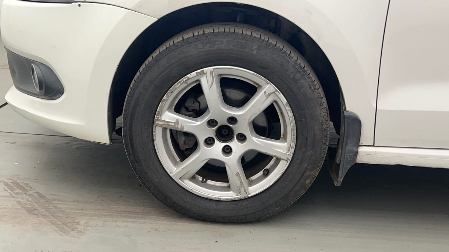 Used 2013 Volkswagen Vento Highline Petrol Petrol Manual tyres LEFT FRONT TYRE RIM VIEW