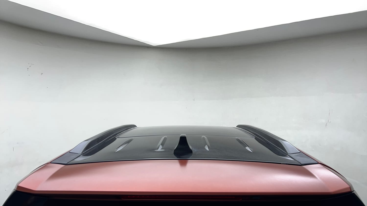2024 Mahindra XUV700 AX7 Luxury Pack Petrol AT 7 STR Dual Tone-10