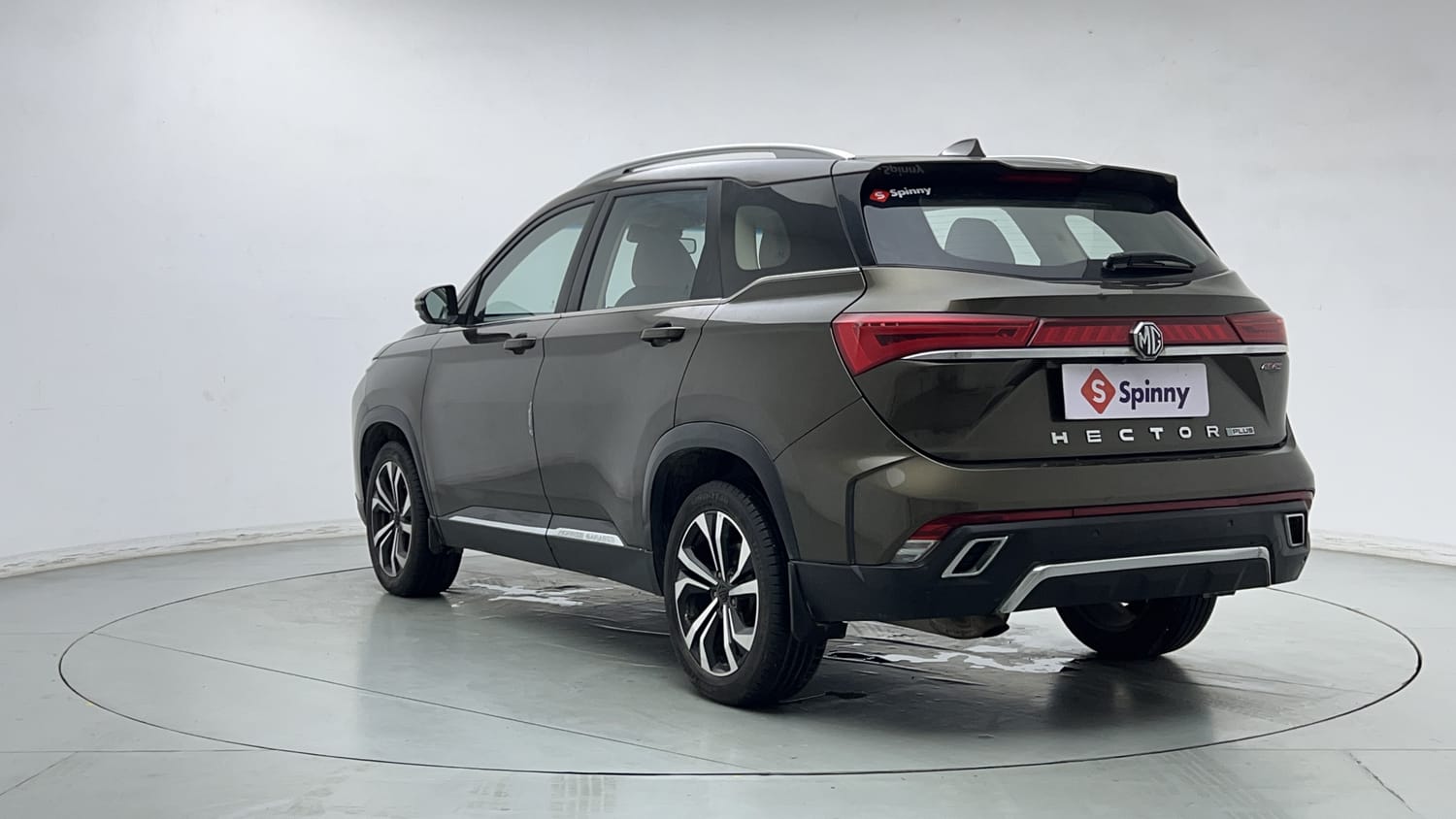 2023 MG Motors Hector Plus Savvy Pro 1.5 Turbo Petrol CVT 6 STR-2