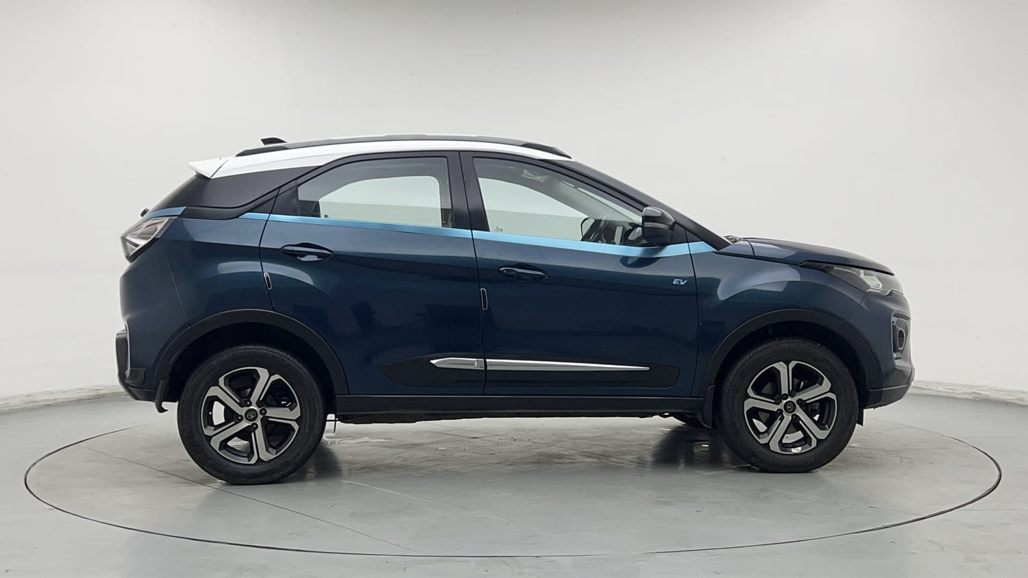2022 Tata Nexon EV XZ Plus LUX-5