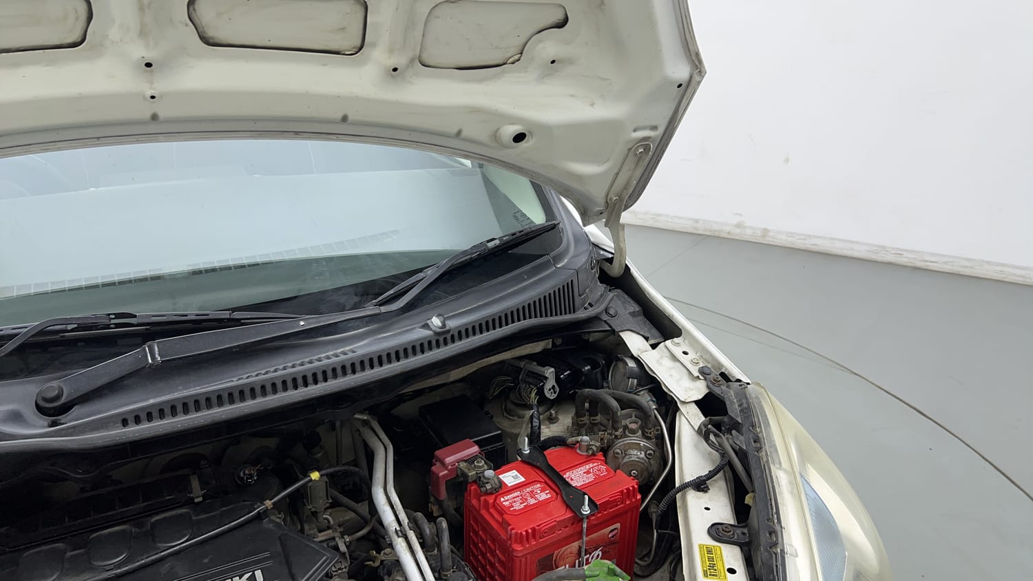 Used 2013 Maruti Suzuki Wagon R 1.0 LXi CNG Cng Manual engine ENGINE LEFT SIDE HINGE & APRON VIEW