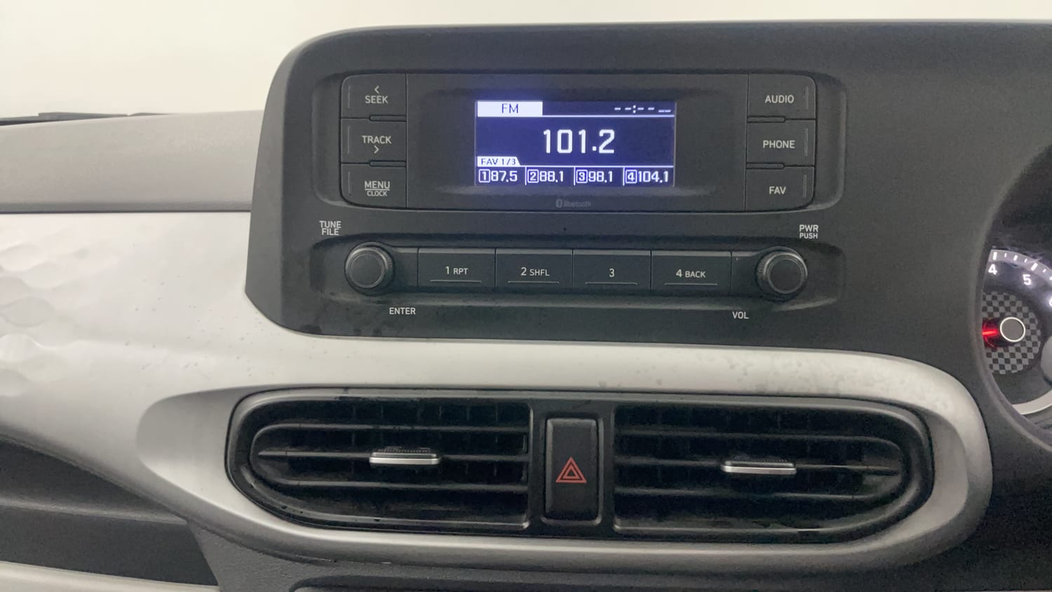 Used 2022 Hyundai Grand i10 Nios Magna 1.2 Kappa VTVT Petrol Manual interior MUSIC SYSTEM & AC CONTROL VIEW