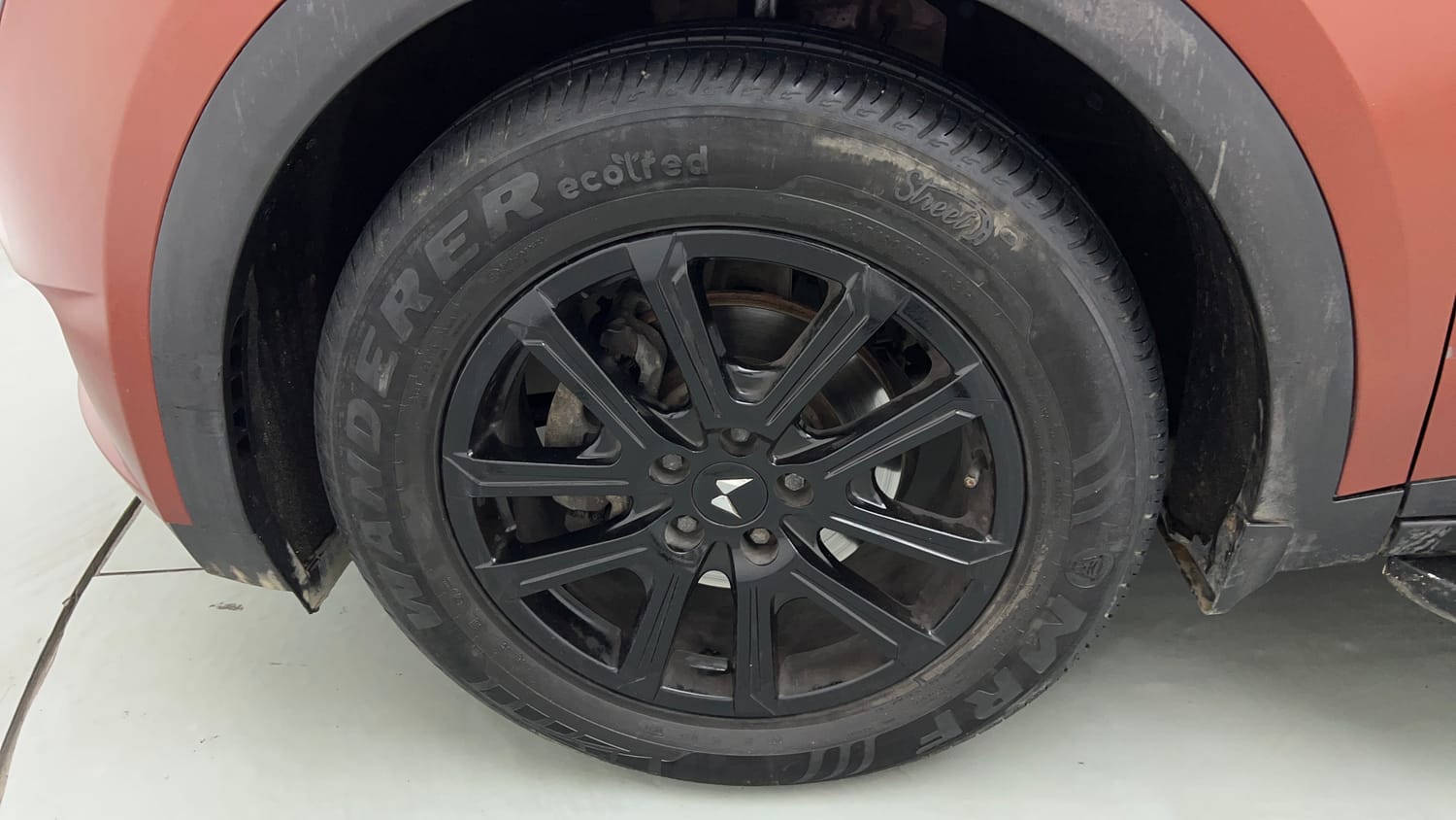 2024 Mahindra XUV700 AX7 Luxury Pack Petrol AT 7 STR Dual Tone-35