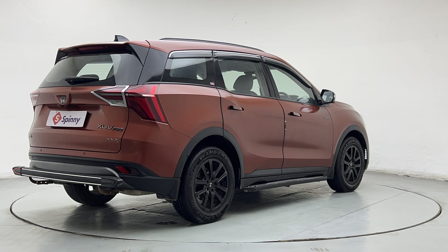 2024 Mahindra XUV700 AX7 Luxury Pack Petrol AT 7 STR Dual Tone-4