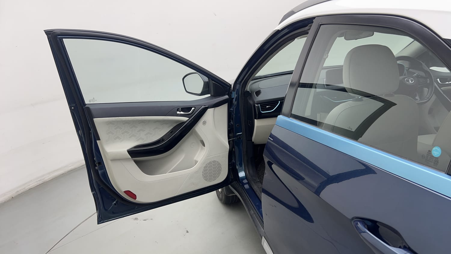2022 Tata Nexon EV XZ Plus LUX-21