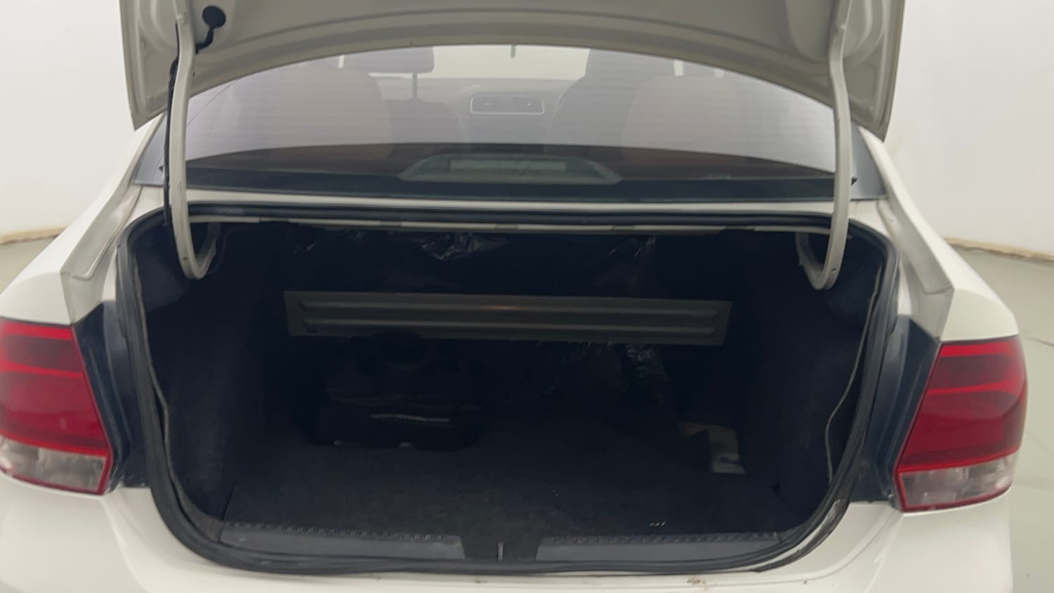 Used 2013 Volkswagen Vento Highline Petrol Petrol Manual interior DICKY INSIDE VIEW
