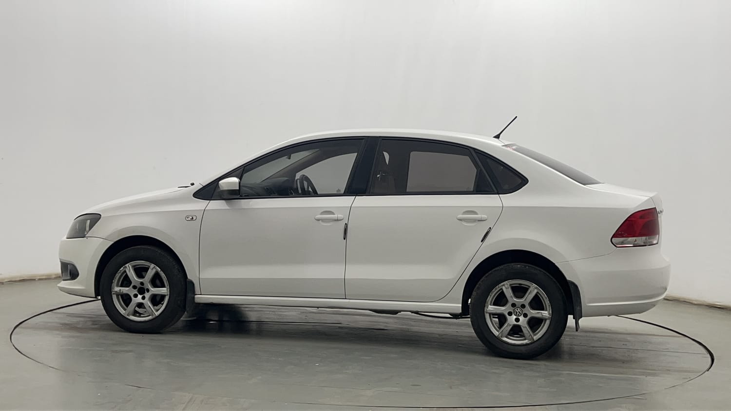 Used 2013 Volkswagen Vento Highline Petrol Petrol Manual exterior LEFT SIDE VIEW