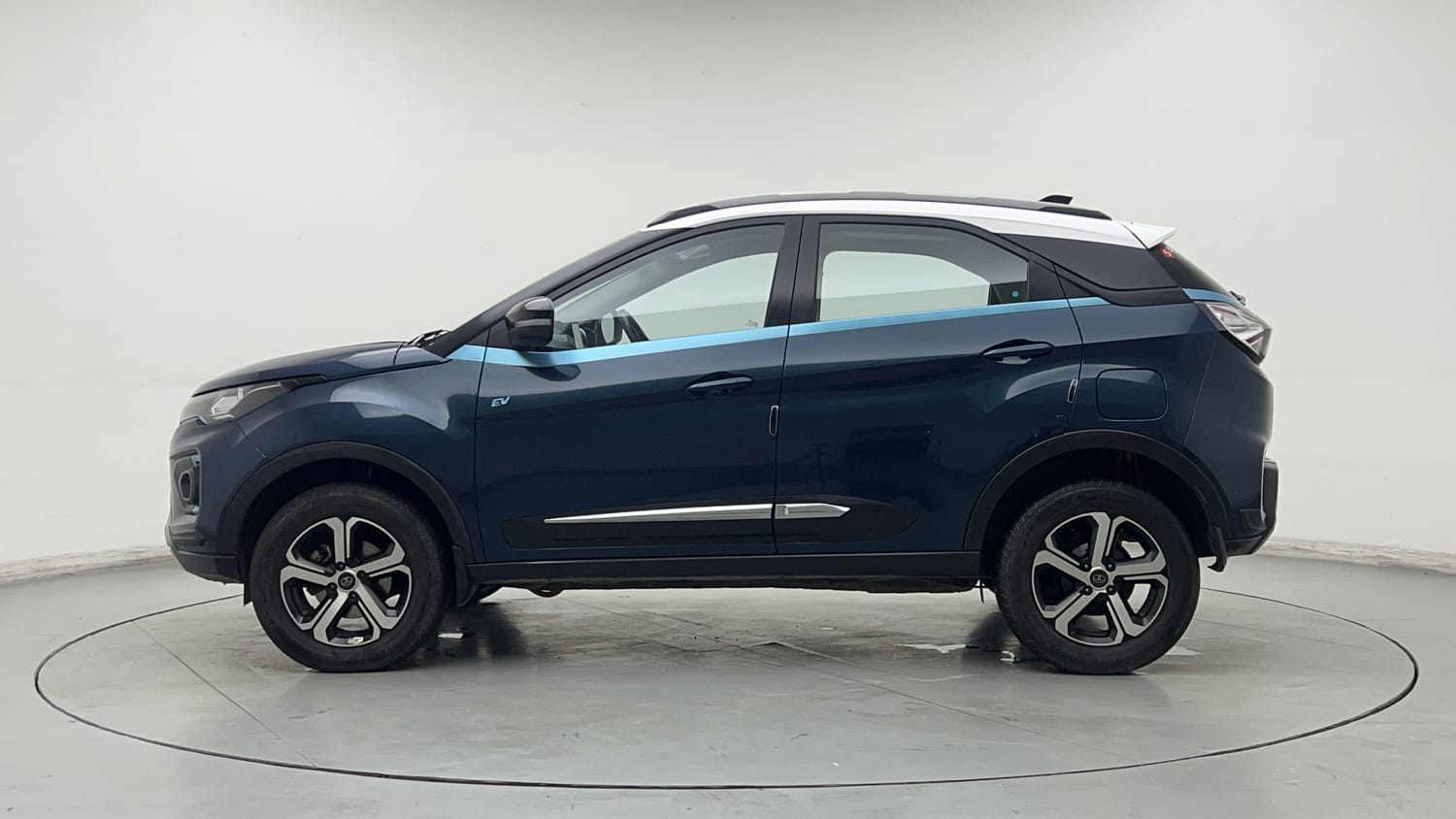 2022 Tata Nexon EV XZ Plus LUX-1
