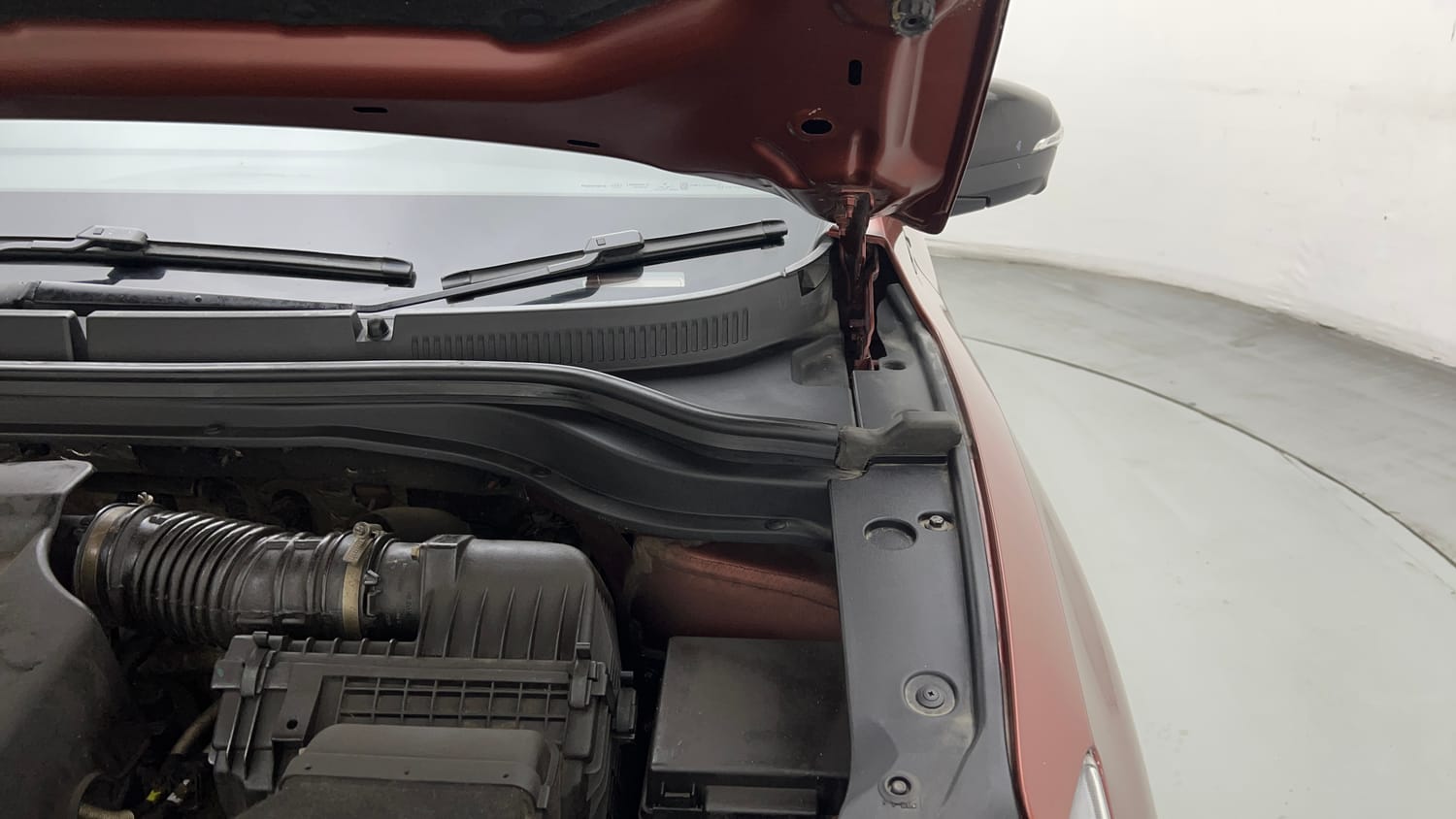2024 Mahindra XUV700 AX7 Luxury Pack Petrol AT 7 STR Dual Tone-31