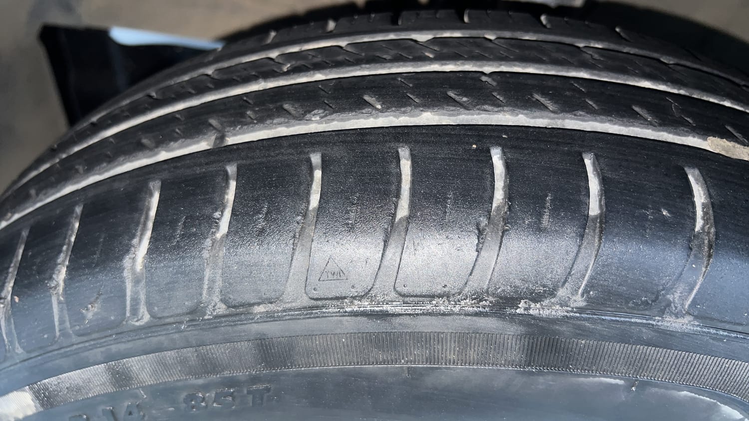 Used 2021 Maruti Suzuki Swift LXi Petrol Manual tyres LEFT FRONT TYRE TREAD VIEW