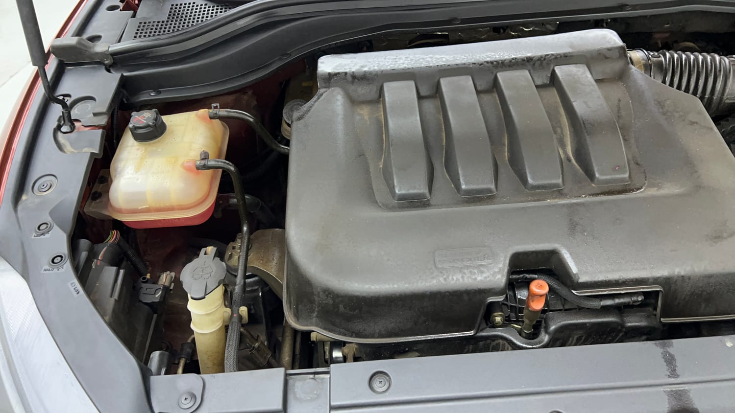 2024 Mahindra XUV700 AX7 Luxury Pack Petrol AT 7 STR Dual Tone-30