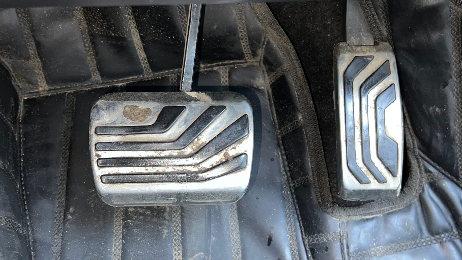 2024 Mahindra XUV700 AX7 Luxury Pack Petrol AT 7 STR Dual Tone-27