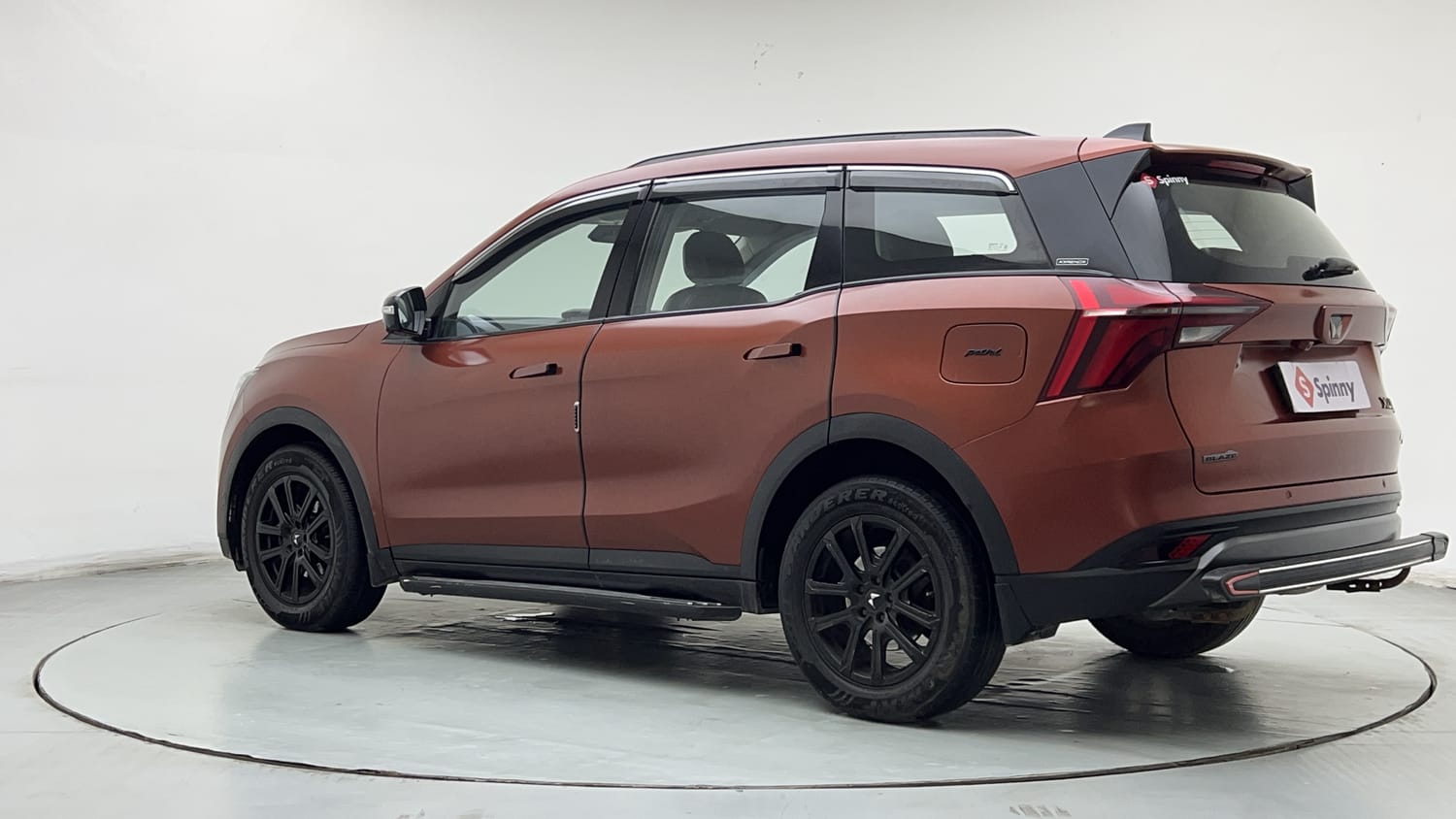 2024 Mahindra XUV700 AX7 Luxury Pack Petrol AT 7 STR Dual Tone-2