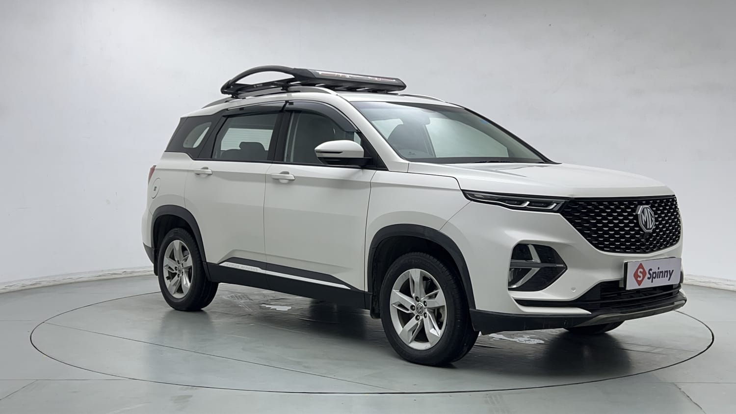 Used 2022 MG Motors Hector Plus Super 1.5 Petrol Turbo Hybrid MT 7-STR Hybrid Manual exterior RIGHT FRONT CORNER VIEW