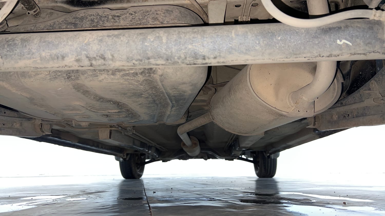 Used 2013 Maruti Suzuki Wagon R 1.0 LXi CNG Cng Manual extra REAR UNDERBODY VIEW (TAKEN FROM REAR)