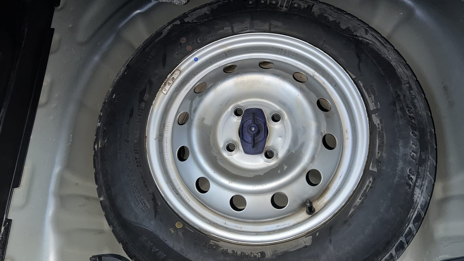 Used 2021 Maruti Suzuki Swift LXi Petrol Manual tyres SPARE TYRE VIEW
