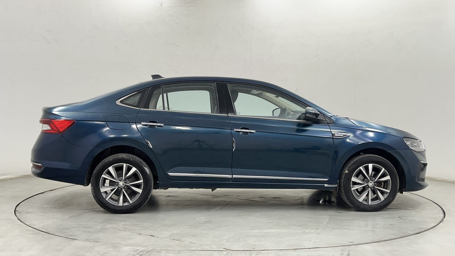 Used 2025 Skoda Slavia Style 1.0L TSI MT Petrol Manual exterior RIGHT SIDE VIEW
