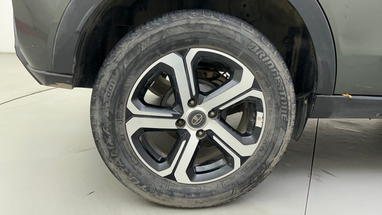 Used 2022 Tata Nexon XZA Plus Diesel Diesel Automatic tyres RIGHT REAR TYRE RIM VIEW