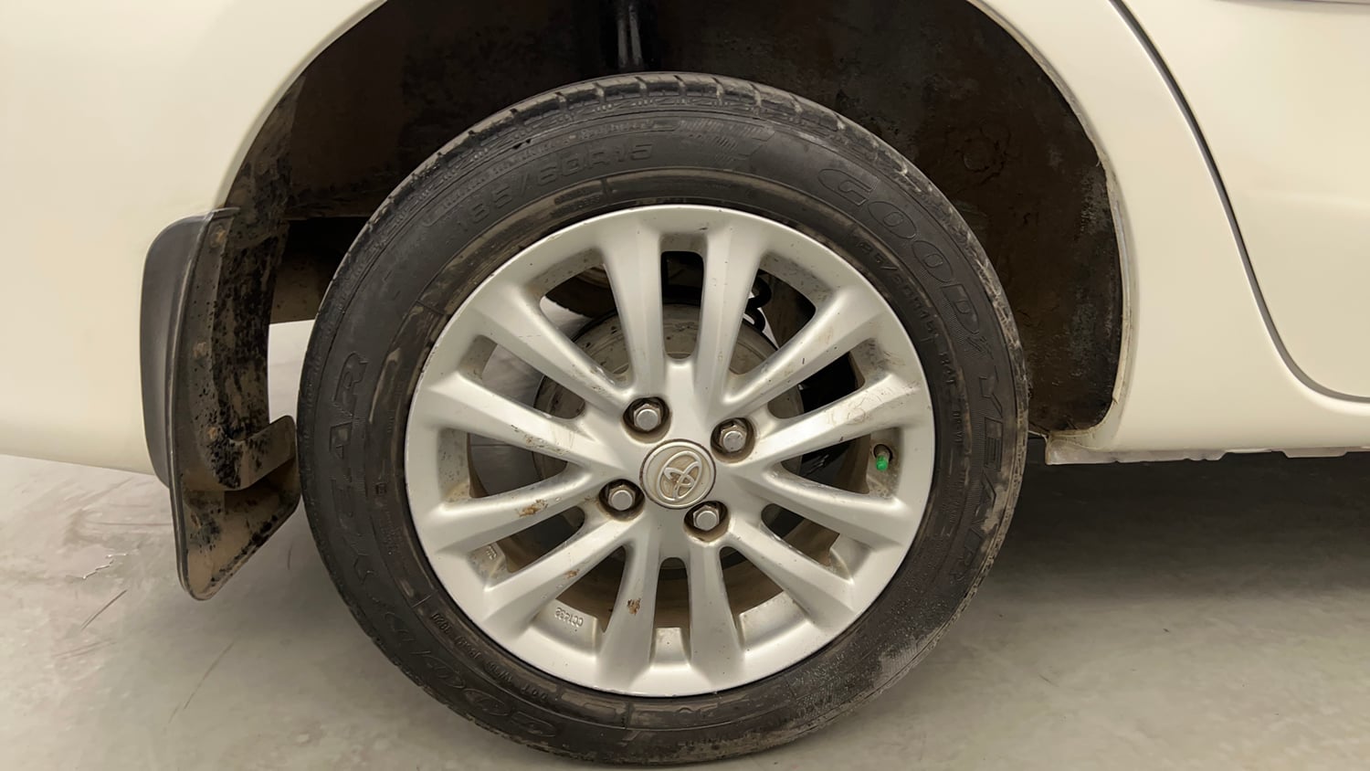 Used 2015 Toyota Etios VX Petrol Manual tyres RIGHT REAR TYRE RIM VIEW