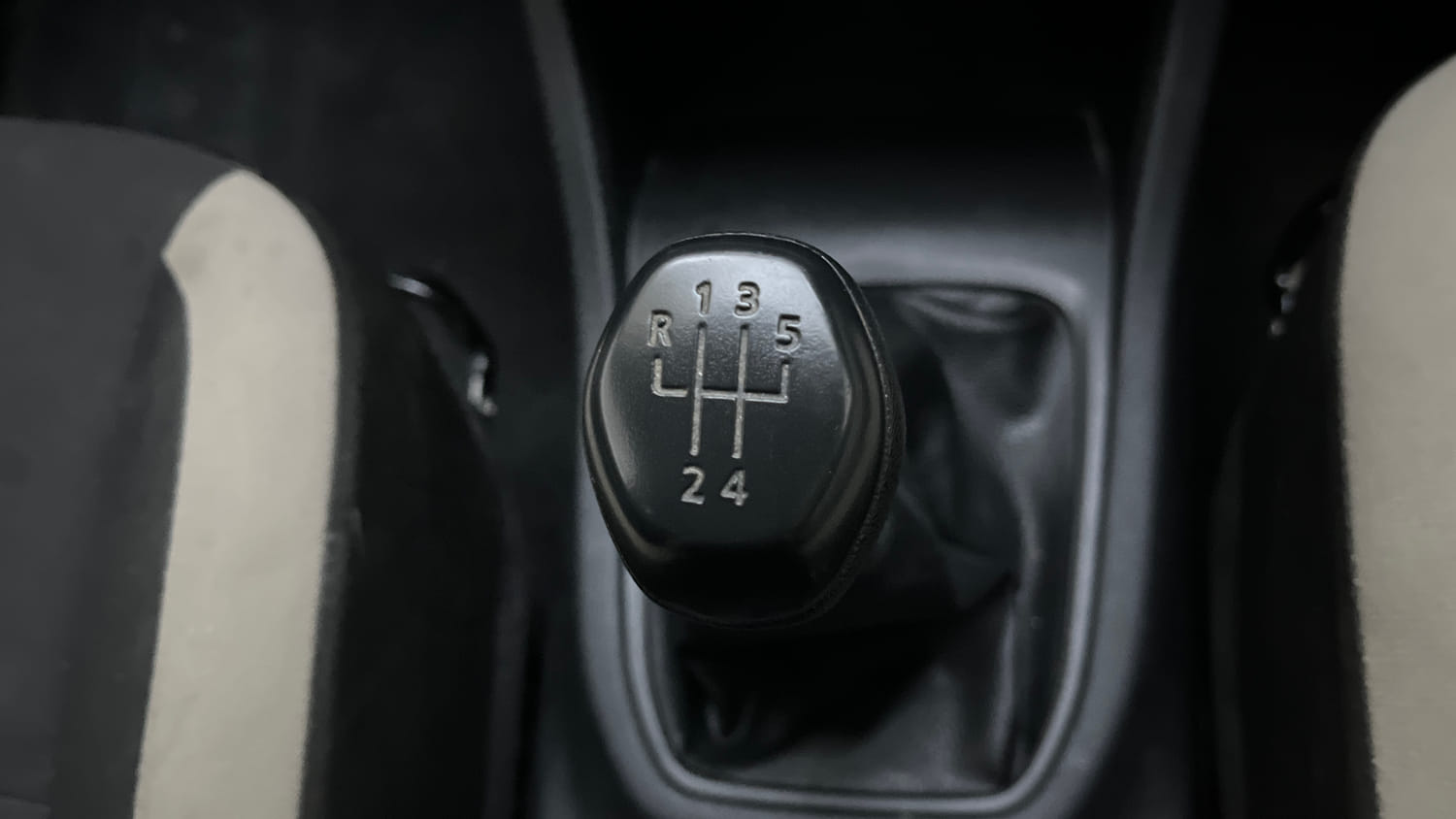 Used 2022 Renault Triber RXL Petrol Manual interior GEAR  KNOB VIEW