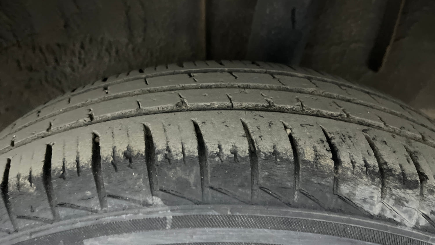 Used 2022 Renault Triber RXL Petrol Manual tyres LEFT REAR TYRE TREAD VIEW