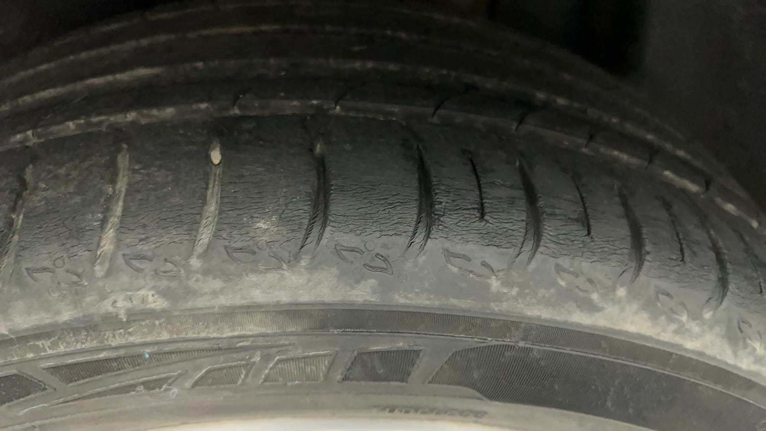 Used 2021 Skoda Kushaq Style 1.0L TSI MT Petrol Manual tyres LEFT REAR TYRE TREAD VIEW