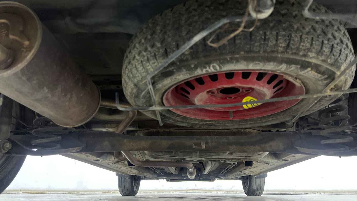 Used 2022 Renault Triber RXZ EASY-R AMT Petrol Automatic extra REAR UNDERBODY VIEW (TAKEN FROM REAR)