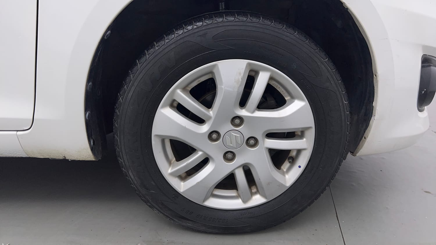 Used 2012 Maruti Suzuki Swift Dzire ZXI Petrol Manual tyres RIGHT FRONT TYRE RIM VIEW
