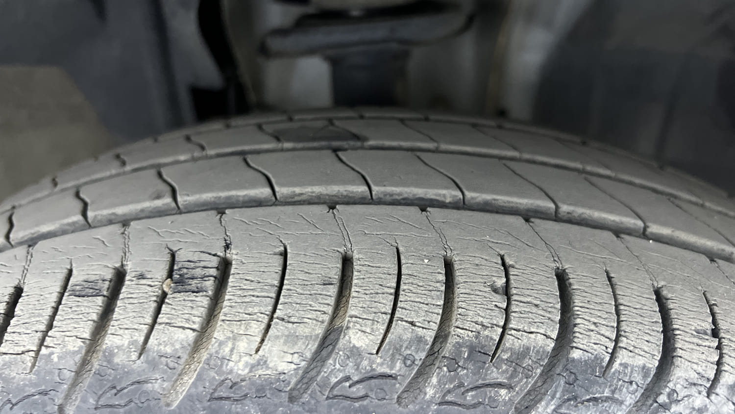 Used 2022 Renault Triber RXZ EASY-R AMT Petrol Automatic tyres RIGHT FRONT TYRE TREAD VIEW