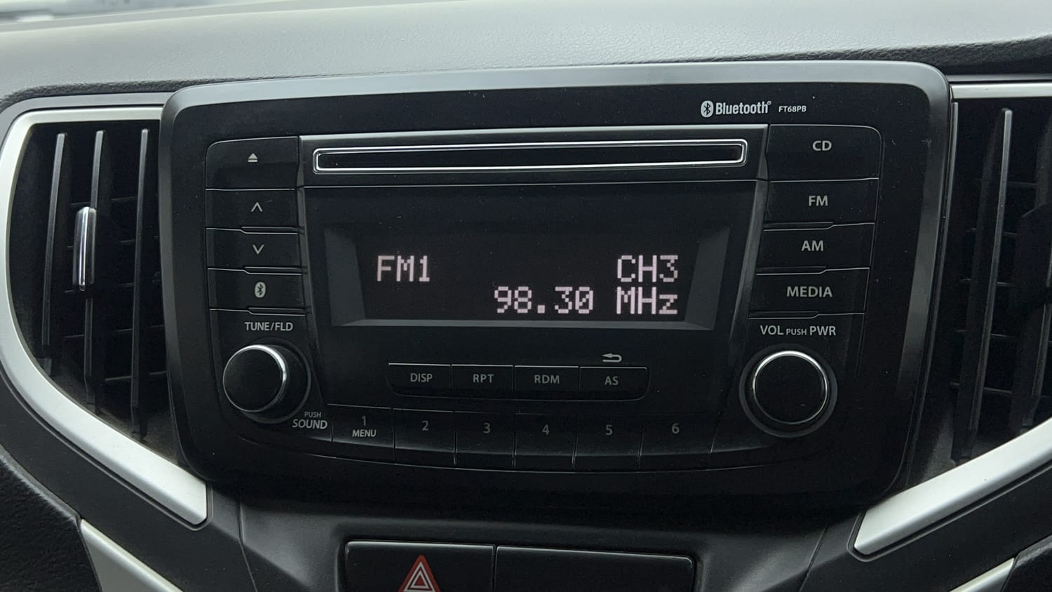 Used 2016 Maruti Suzuki Baleno Delta 1.2 Petrol Manual top_features Integrated (in-dash) music system