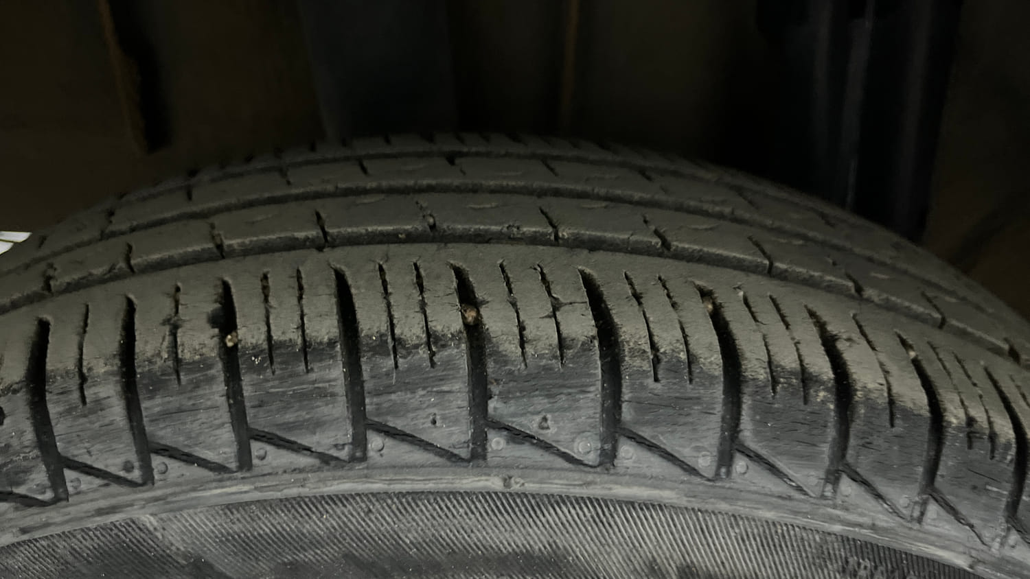 Used 2022 Renault Triber RXL Petrol Manual tyres RIGHT REAR TYRE TREAD VIEW