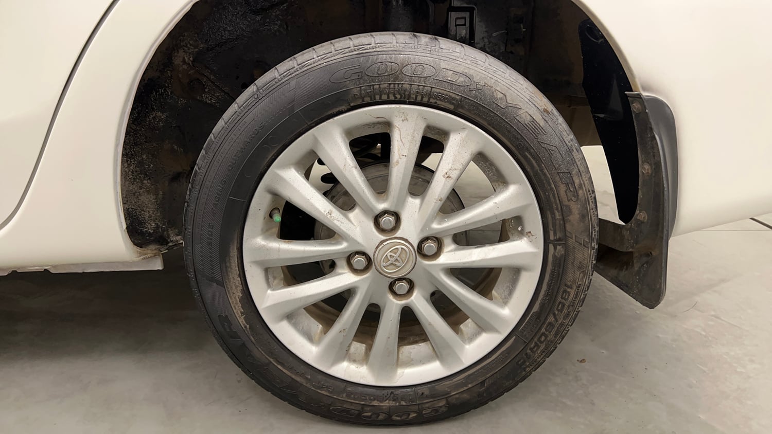 Used 2015 Toyota Etios VX Petrol Manual tyres LEFT REAR TYRE RIM VIEW