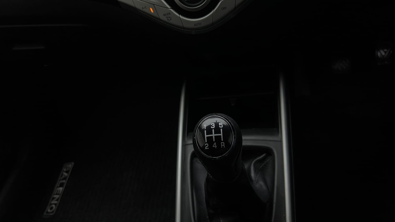Used 2016 Maruti Suzuki Baleno Delta 1.2 Petrol Manual interior GEAR  KNOB VIEW