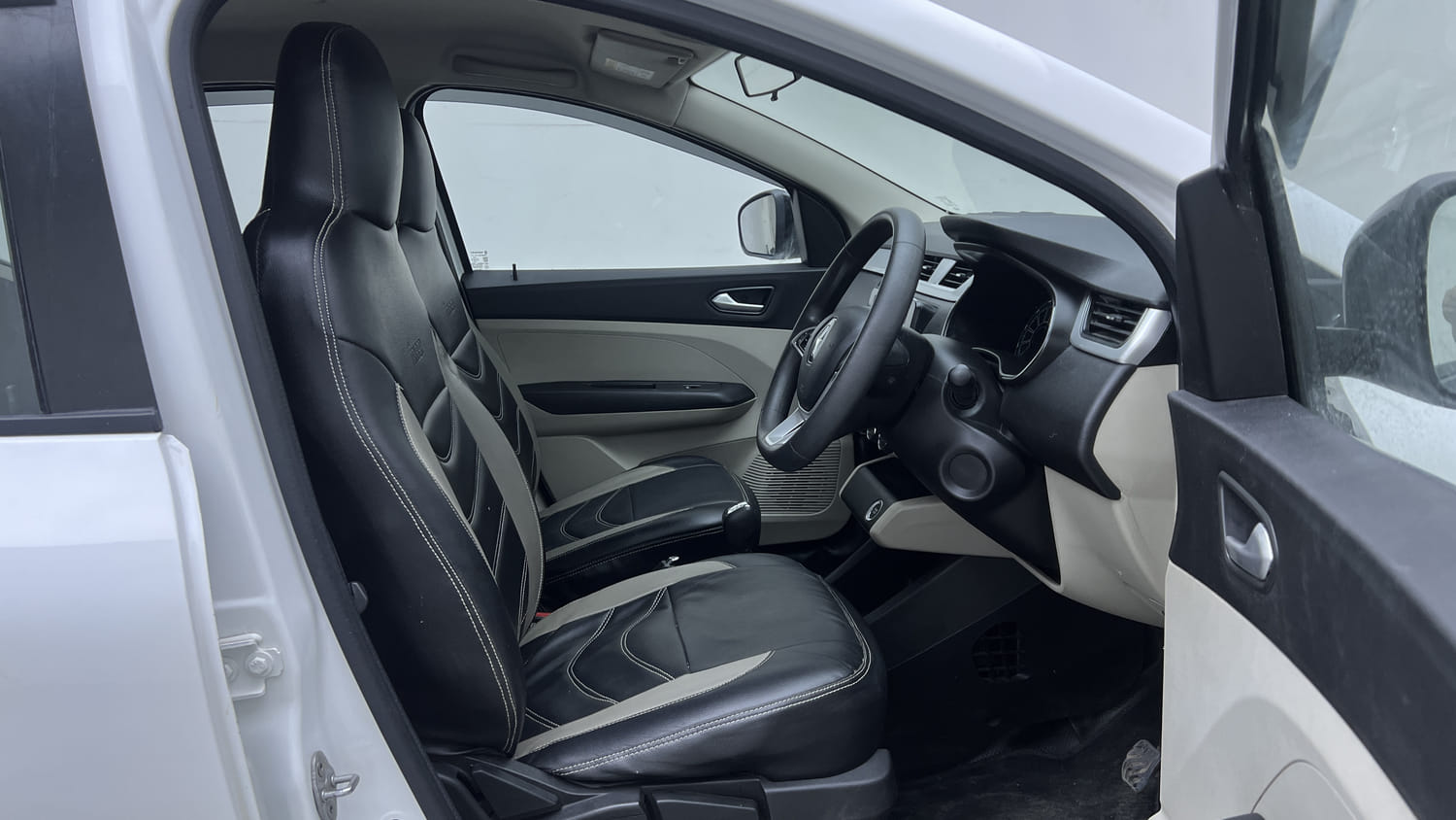 Used 2022 Renault Triber RXZ EASY-R AMT Petrol Automatic interior RIGHT SIDE FRONT DOOR CABIN VIEW