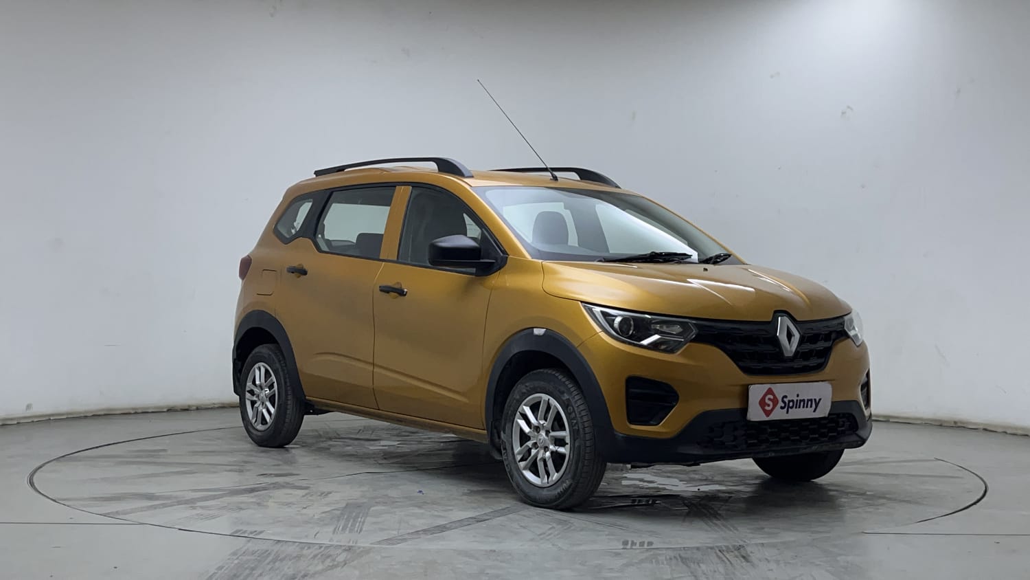 Used 2022 Renault Triber RXL Petrol Manual exterior RIGHT FRONT CORNER VIEW